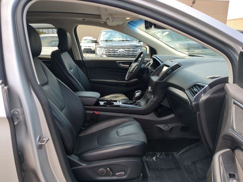 Used 2017 Ford Edge Titanium w/ Equipment Group 302A AWD/4WD image 34