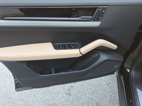 Used 2026 Porsche Cayenne image 26