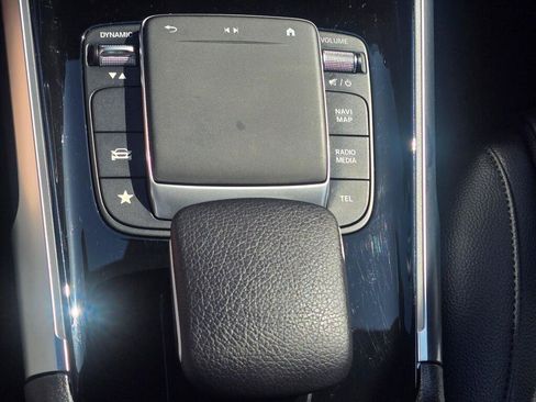 Used 2023 Mercedes-Benz GLB 250 image 41