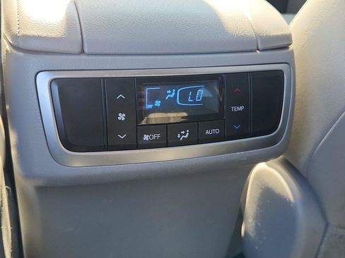 Used 2017 Toyota Highlander XLE AWD/4WD image 13