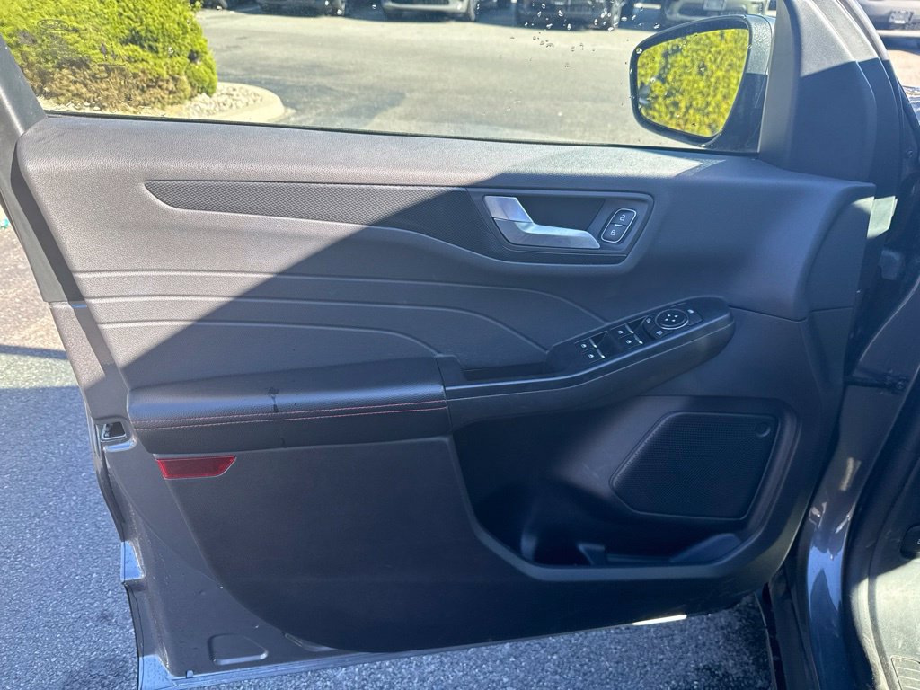 Used 2025 Ford Escape ST-Line Select AWD/4WD image 10