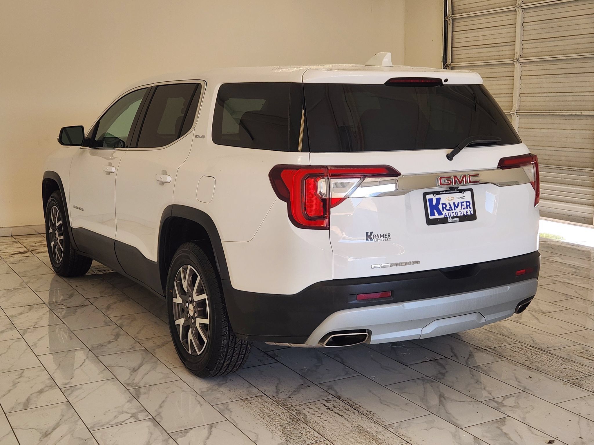 Used 2023 GMC Acadia SLE FWD image 7