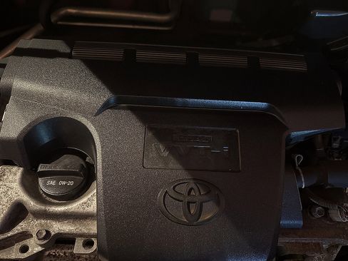 Used 2013 Toyota RAV4 XLE image 5