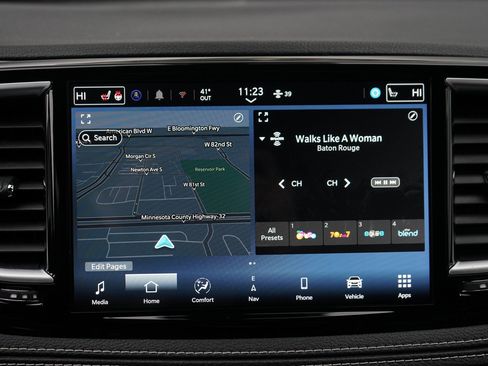 Used 2025 Chrysler Pacifica Limited image 15