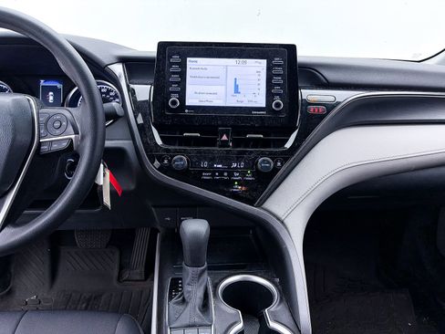Used 2023 Toyota Camry LE image 5