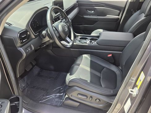 Used 2025 Honda Pilot EX-L image 11