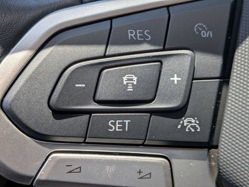 Used 2025 Volkswagen Jetta SE FWD image 26