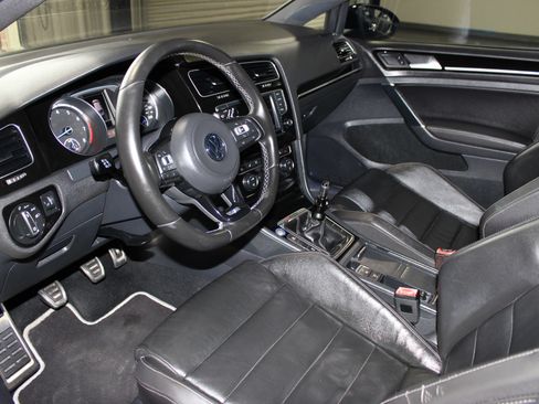 Used 2016 Volkswagen Golf R 4-Door AWD/4WD image 26