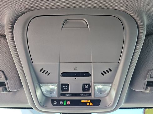 Used 2022 GMC Terrain SLT image 31