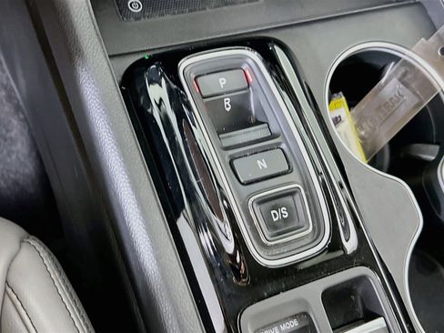 Used 2023 Honda Pilot Touring image 17
