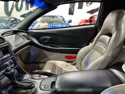 Used 2001 Chevrolet Corvette Convertible w/ Preferred Equipment Group2 RWD image 10