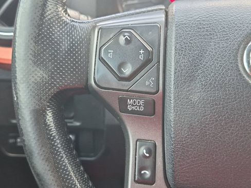 Used 2017 Toyota Tacoma TRD Off-Road w/ Tow Package (A/T) AWD/4WD image 23