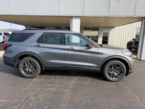 New 2026 Ford Explorer ST-Line AWD/4WD image 2