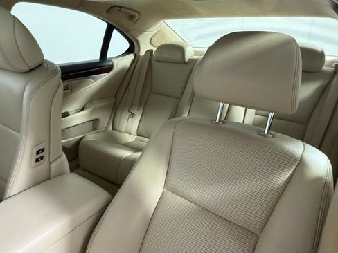 Used 2016 Lexus LS 460 w/ Comfort Package RWD image 33