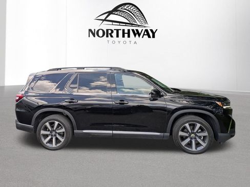 Used 2024 Honda Pilot Touring image 2