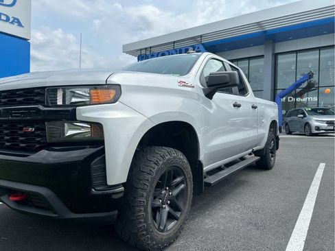 Used 2020 Chevrolet Silverado 1500 Custom Trail Boss w/ Custom Convenience Package AWD/4WD image 2