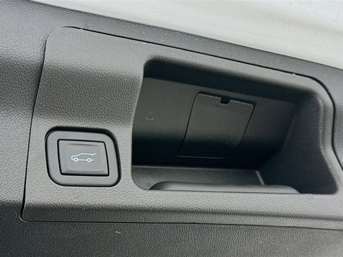 Used 2023 GMC Acadia SLE w/ Driver Convenience Package image 31