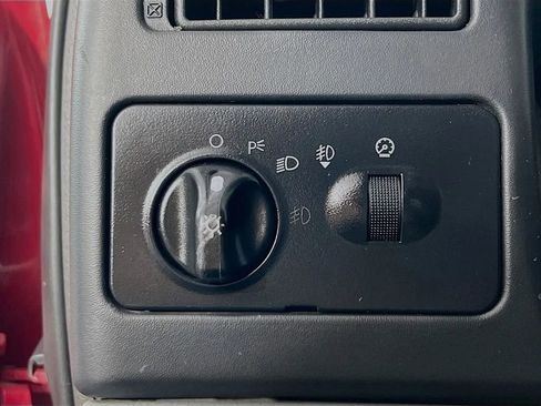 Used 2004 Ford F250 XLT image 11