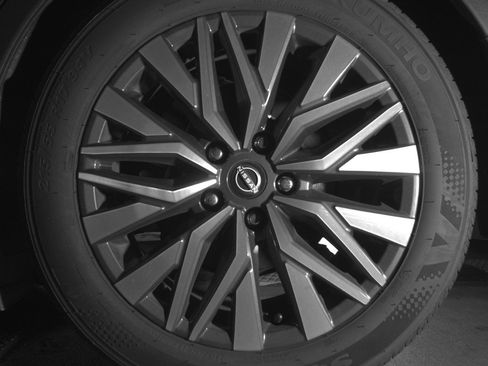 Used 2025 Nissan Altima 2.5 SV image 14