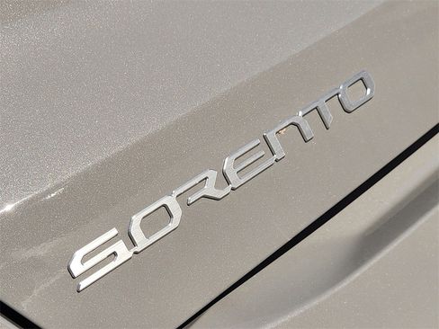 New 2026 Kia Sorento S image 8