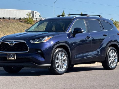 Used 2021 Toyota Highlander Limited AWD/4WD image 7