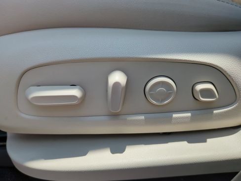 Used 2023 Buick Enclave Avenir w/ Avenir Technology Package FWD image 16
