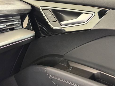 Used 2024 Audi Q4 e-tron Prestige image 25