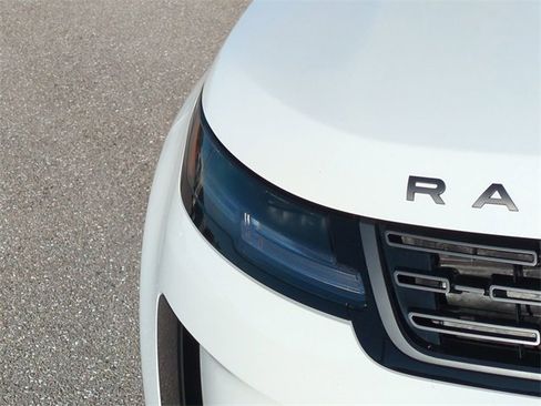 Used 2026 Land Rover Range Rover Evoque S image 10