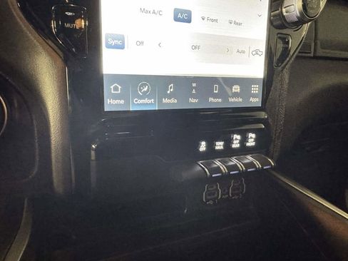 Used 2023 RAM 1500 Big Horn AWD/4WD image 30