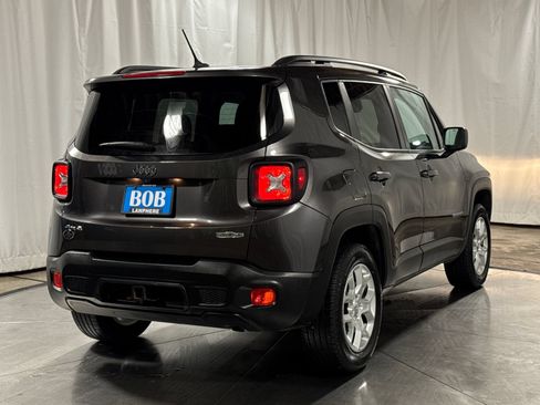 Used 2017 Jeep Renegade Latitude w/ Trailer Tow Group AWD/4WD image 10