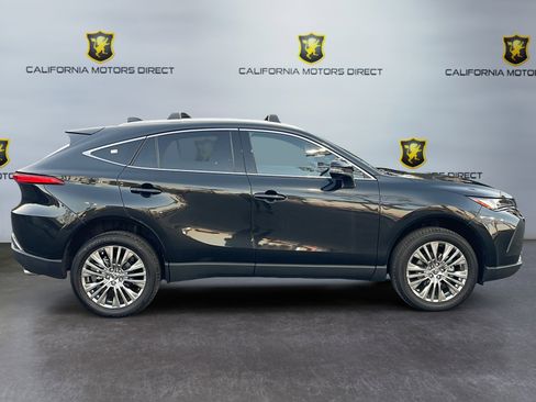 Used 2024 Toyota Venza XLE image 6