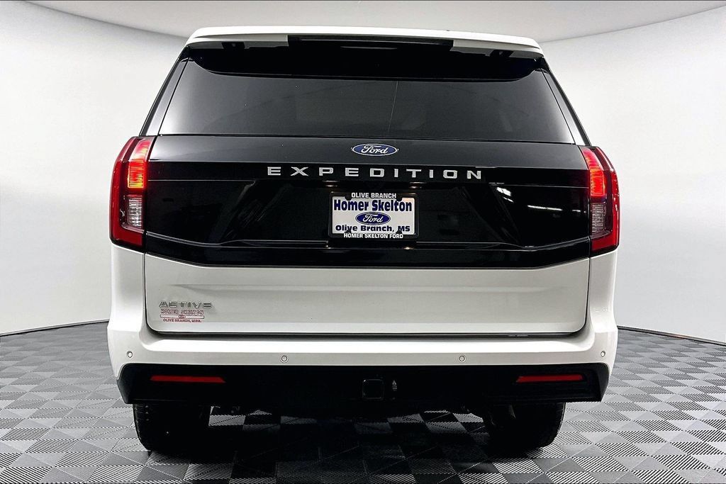 Used 2025 Ford Expedition Active AWD/4WD image 4