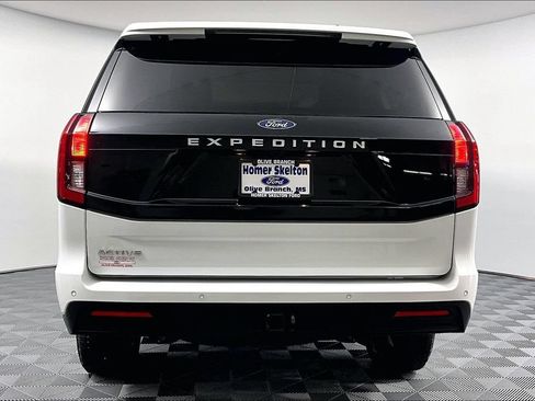 Used 2025 Ford Expedition Active AWD/4WD image 4