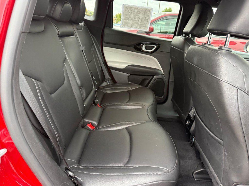 Used 2025 Jeep Compass Limited AWD/4WD image 7