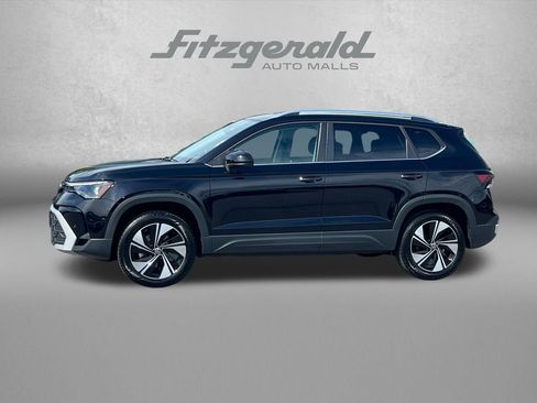 Used 2025 Volkswagen Taos SE w/ Panoramic Sunroof Package AWD/4WD image 5
