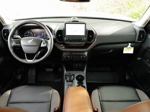 Used 2024 Ford Bronco Sport Outer Banks w/ Tech Package image 22