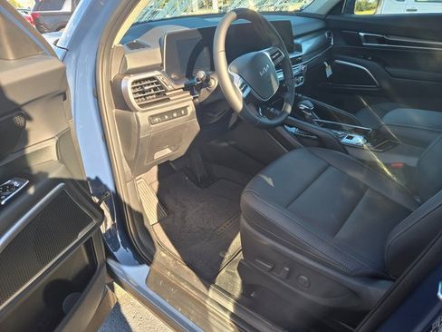 New 2025 Kia Telluride S image 4