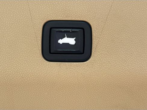 Used 2021 Cadillac Escalade ESV Premium Luxury w/ Driver Assist Tech Package AWD/4WD image 14