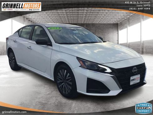 Used 2024 Nissan Altima 2.5 SV FWD image 3