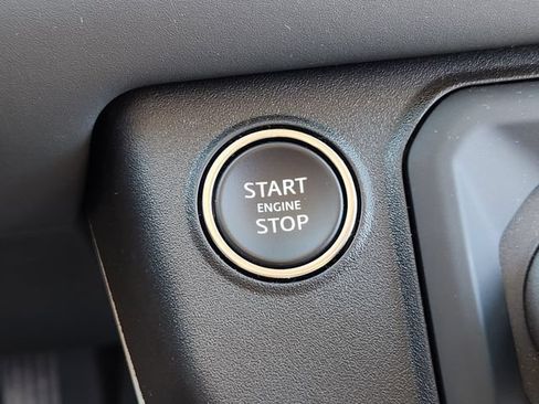 Used 2025 Land Rover Defender 130 X-Dynamic SE AWD/4WD image 20
