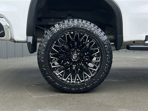 Used 2023 GMC Sierra 1500 SLT image 12