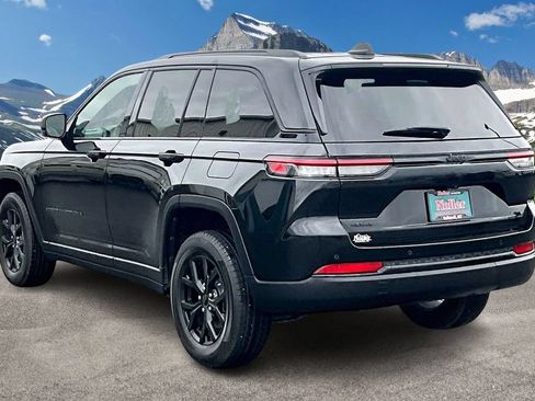 Used 2024 Jeep Grand Cherokee Altitude AWD/4WD image 13