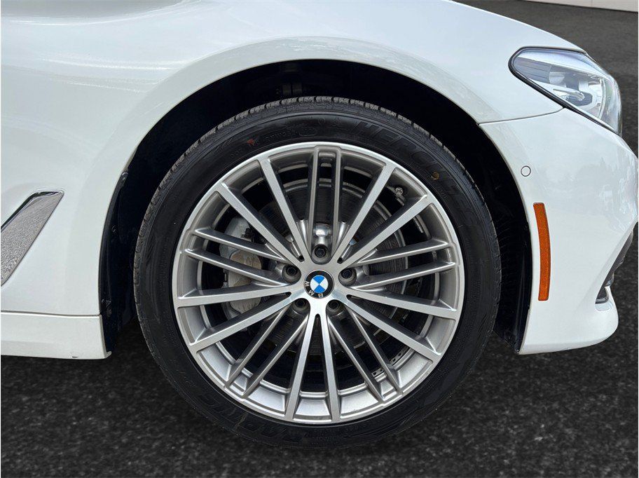 Used 2018 BMW 540i RWD image 13