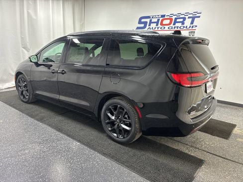 New 2026 Chrysler Pacifica Select FWD image 8