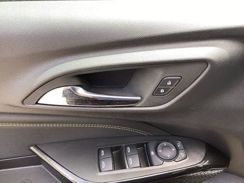 Used 2024 Chevrolet Trax LT w/ Sunroof Package FWD image 44