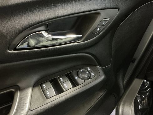Used 2023 Chevrolet Equinox LT image 23