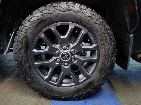 Used 2023 Toyota Tundra Platinum image 90