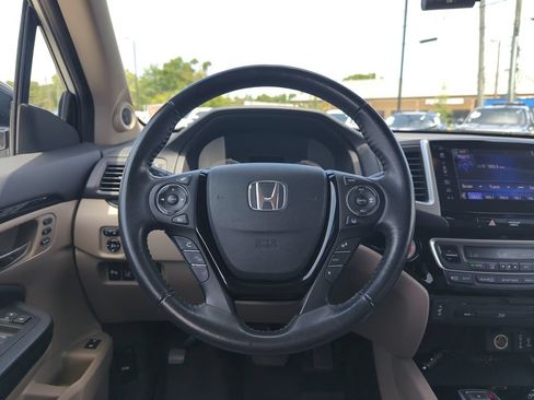 Used 2017 Honda Pilot Touring image 17