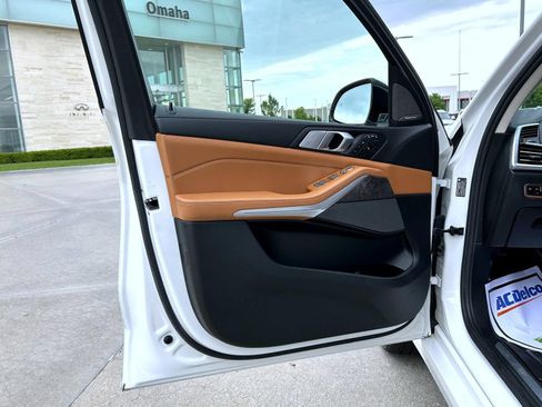 Used 2020 BMW X7 xDrive40i w/ Premium Package AWD/4WD image 9