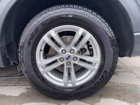 Used 2023 Ford Explorer XLT w/ Equipment Group 202A AWD/4WD image 9
